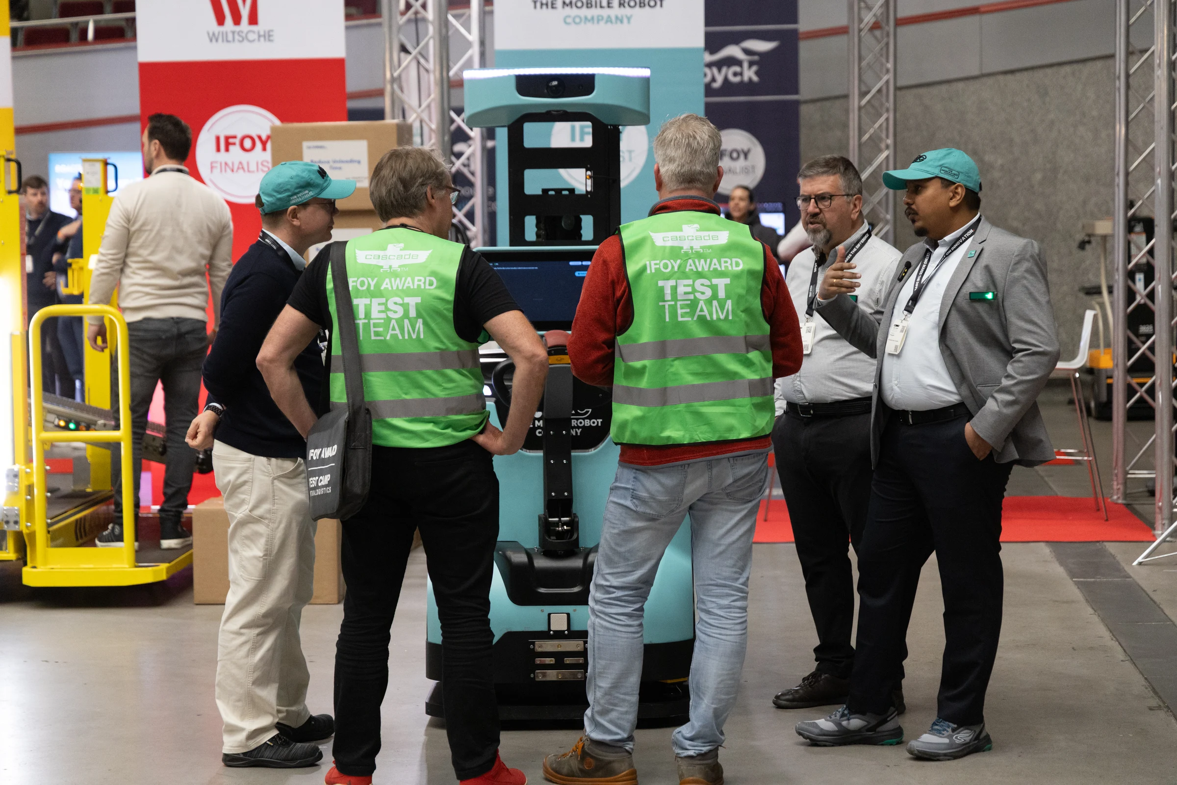 The Mobile Robot Company presenting the J1600 to the IFOY test team