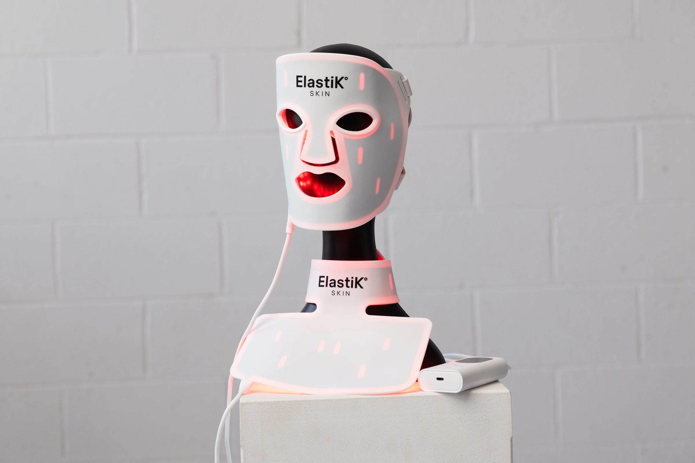 The ElastiK° Skin LED light therapy mask