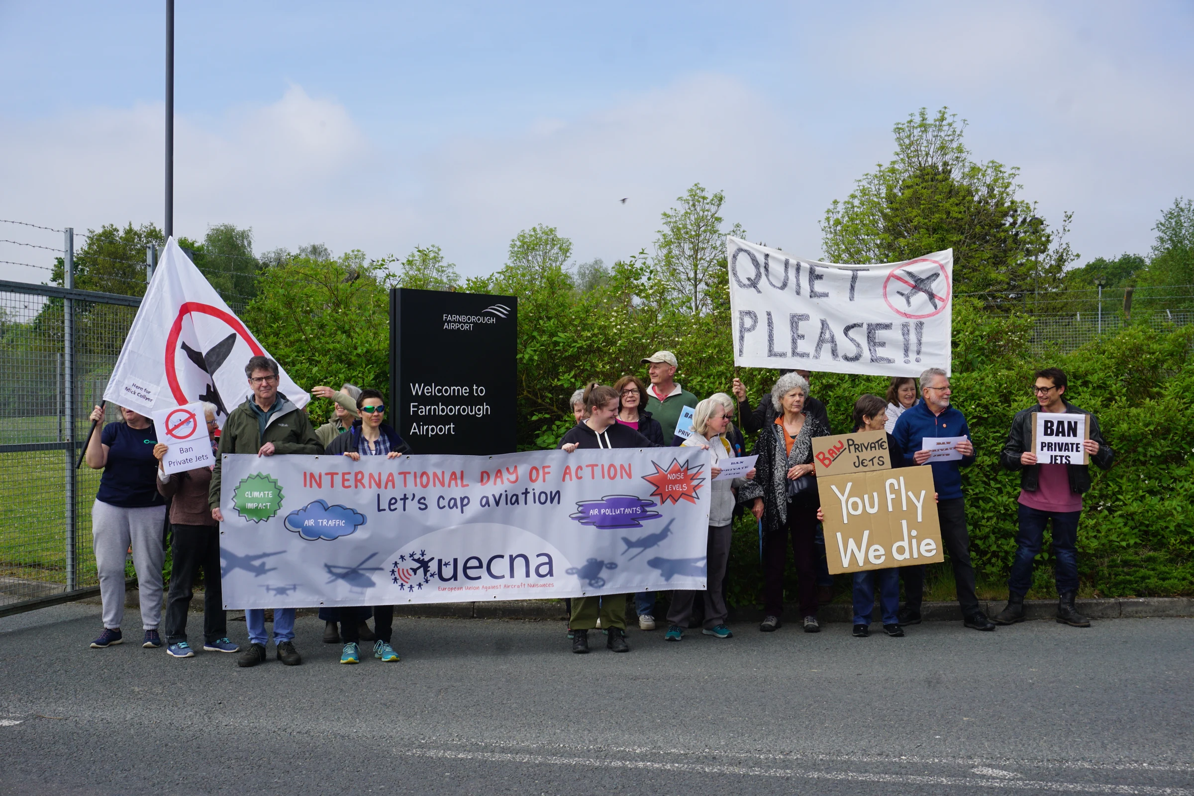 Protest outside Farnborough Airport