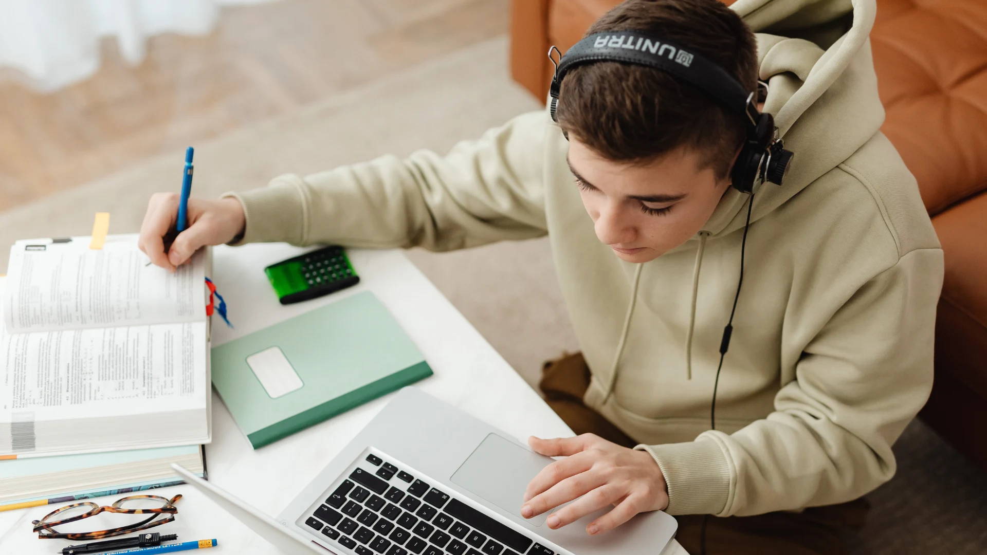 student learning online