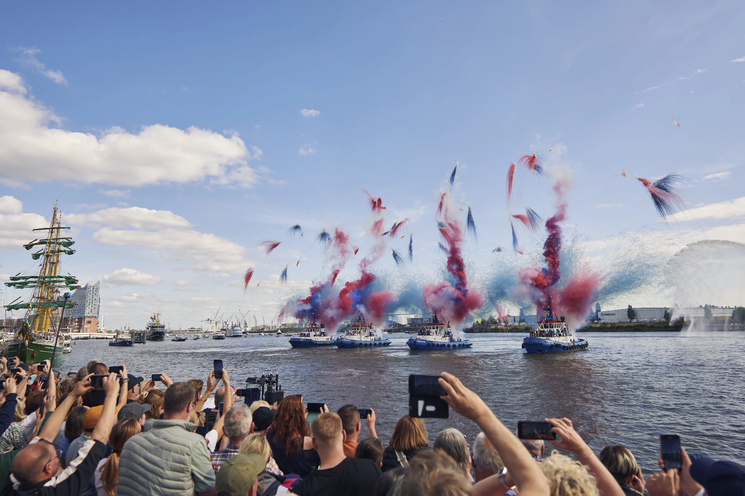 Ship parades, evening shows and partner region Liverpool / The 837th HAMBURG PORT ANNIVERSARY with a top programme