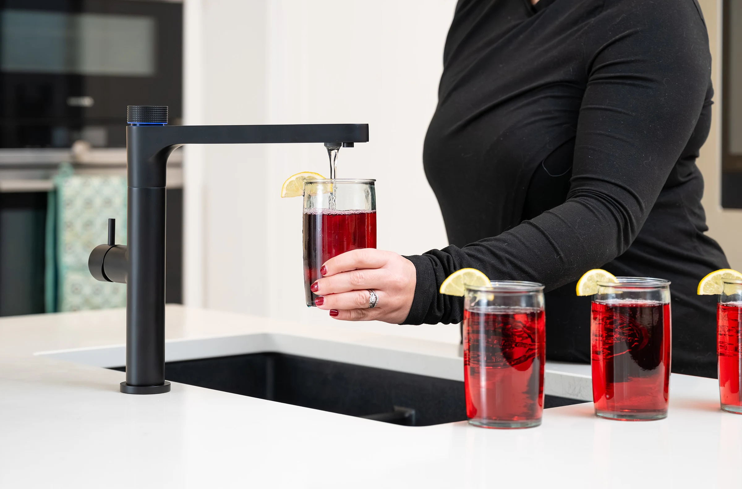 Modern kitchen with Aquatap Ultimo 6-in-1 boiling water tap installed, clear worktop without kettle or plastic bottles