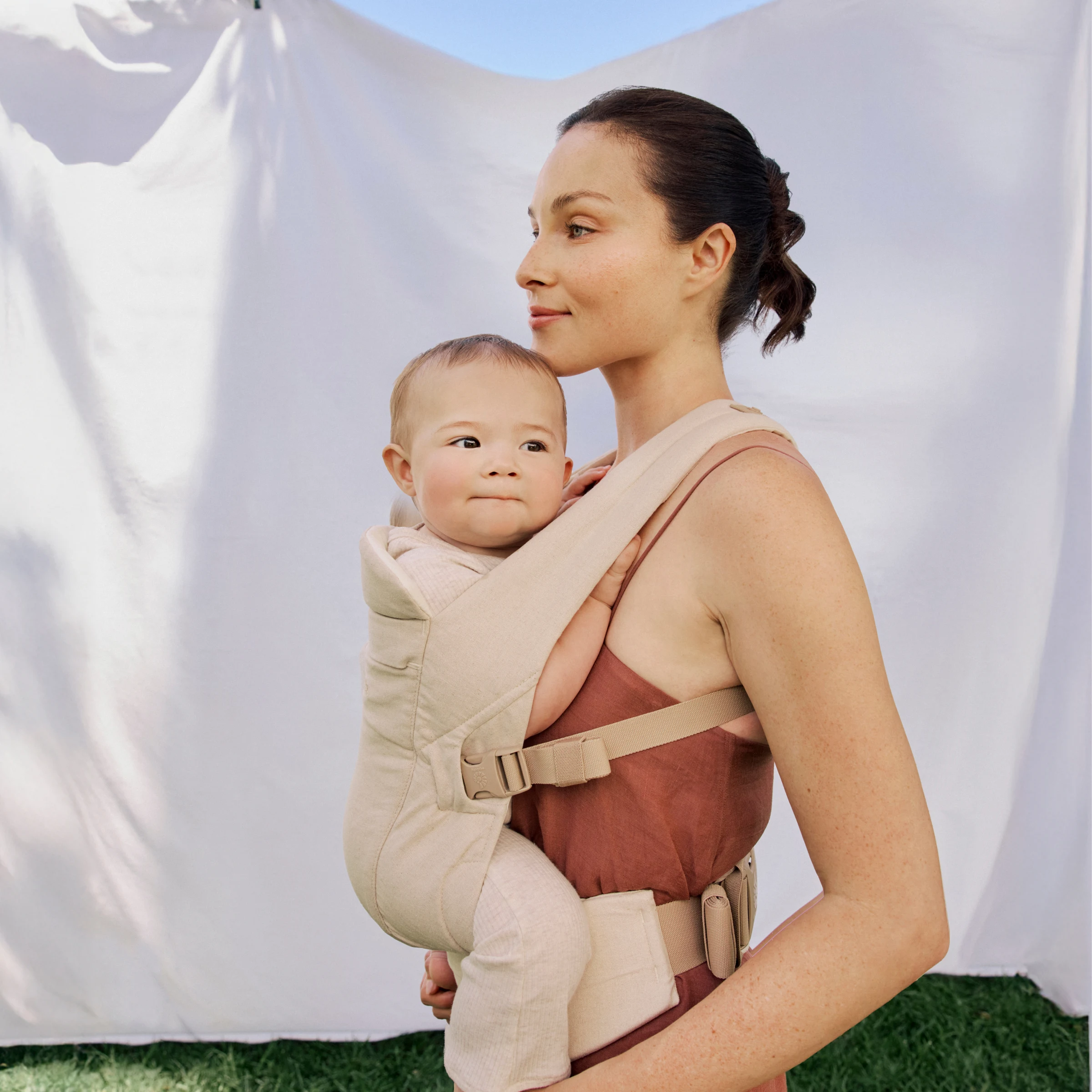 Ergobaby Expands Line with New Omni Lite Carrier