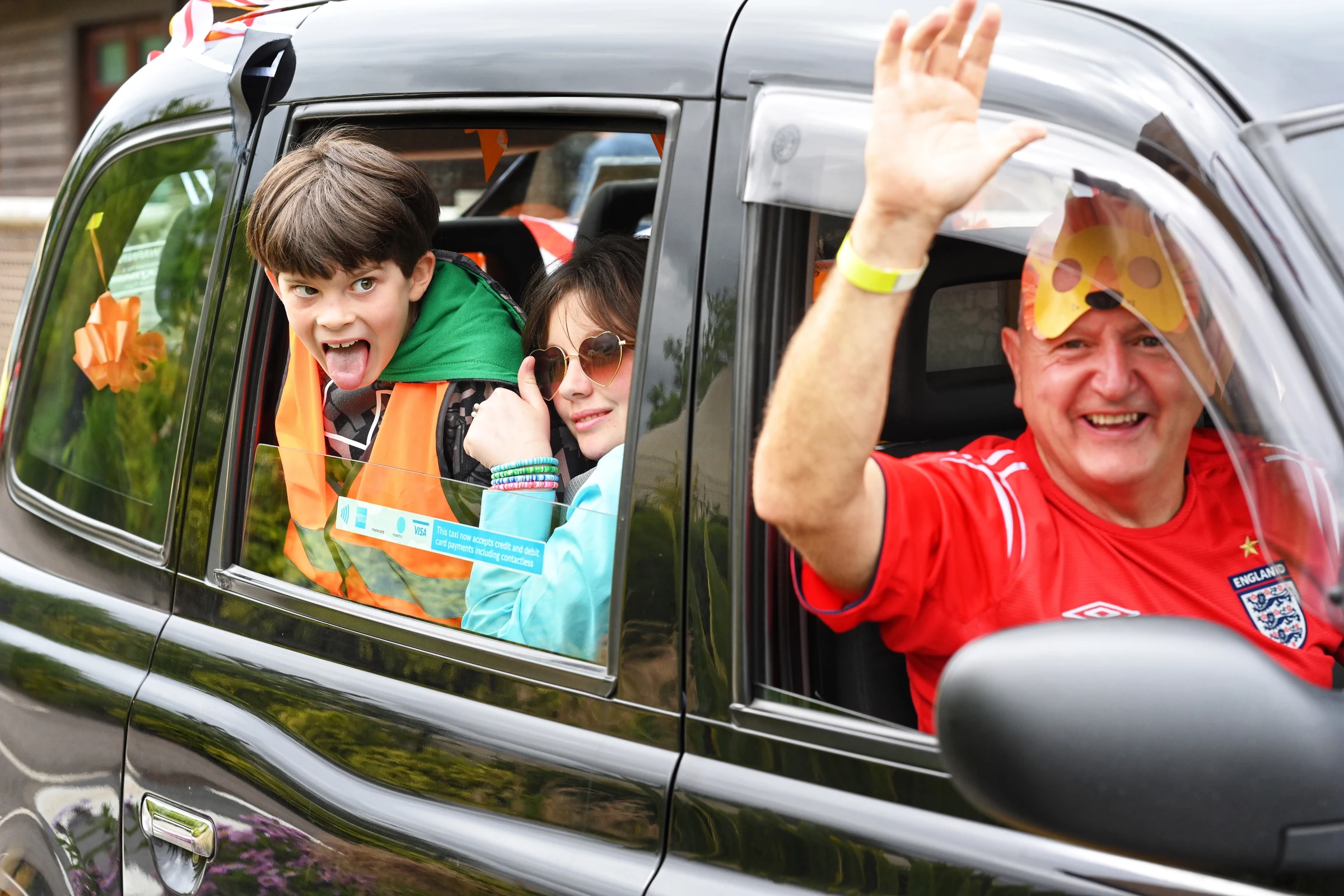 LONDON CABBIES TO FORM SPECTACULAR 68 TAXI CONVOY FOR CHARITY ZOO OUTING FOR SEND AND DISADVANTAGED CHILDREN