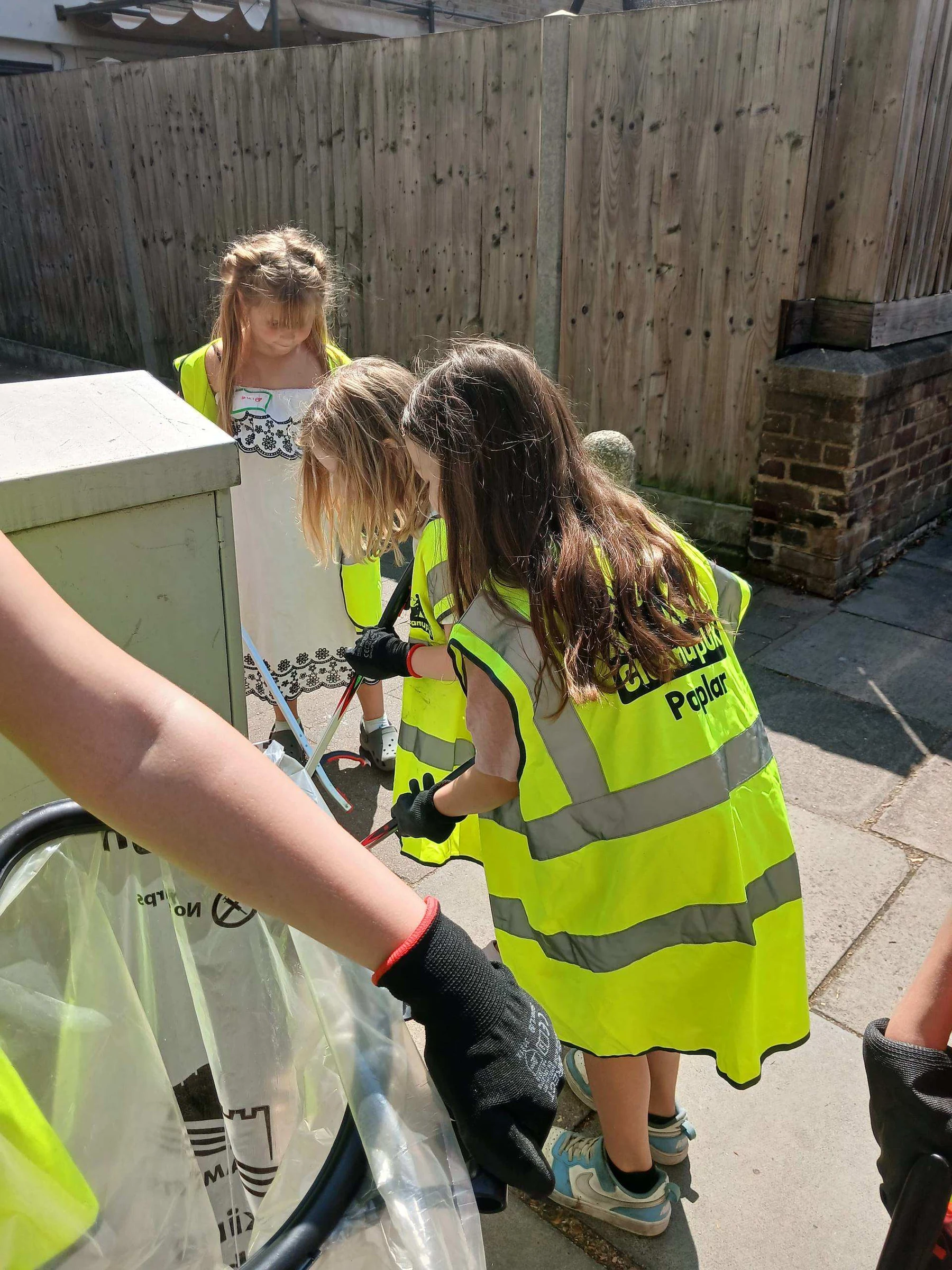 CleanupUK Love Nature Pick Litter- Litter Pick Poplar 2