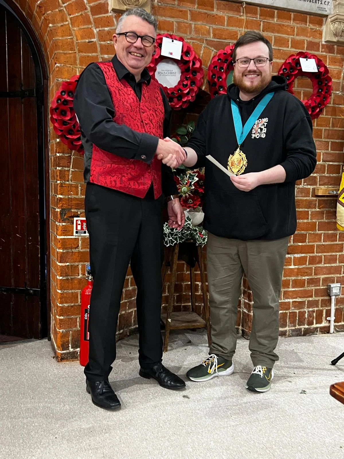 Choir Chair Mark Kusionowicz presenting the cheque to the Mayor of Rushmoor, Cllr Calum Stewart.