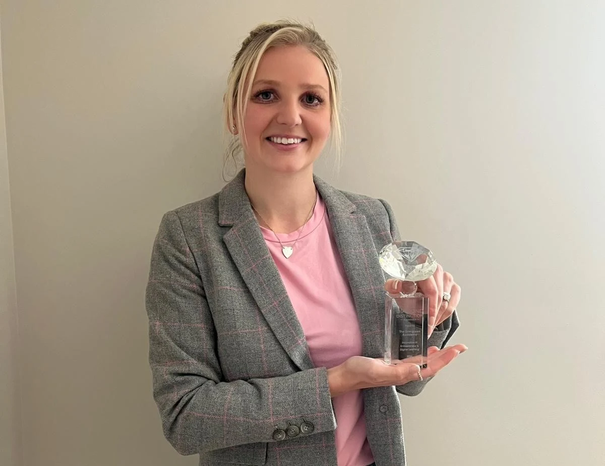 Lincolnshire Entrepreneur Wins Top Award for Shaking Up How People Build Online Businesses